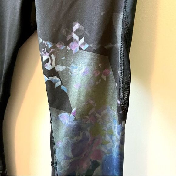 RBX Floral Cropped Leggings with Mesh Panels Size Small - Picture 3 of 6